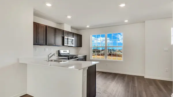 295 Basin CT, St. Charles, IL 60174