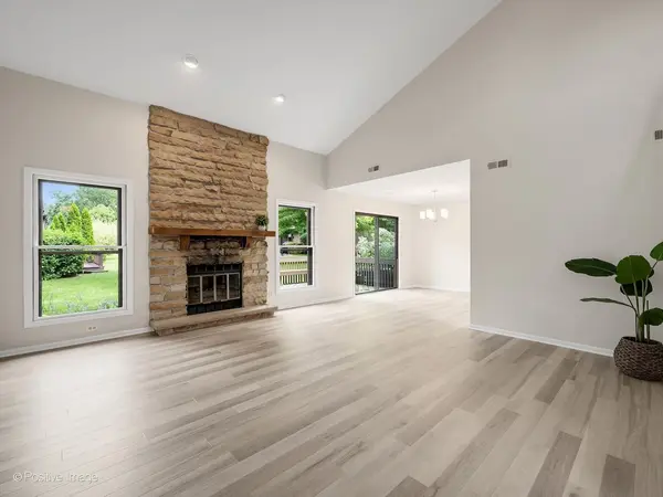 146 Indian Boundary DR, Westmont, IL 60559