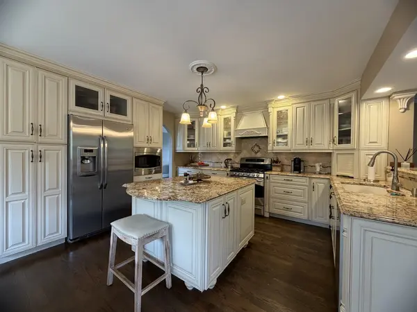 15 Meagan LN, Lemont, IL 60439