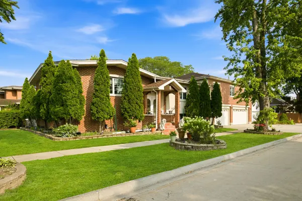 5900 Crain ST, Morton Grove, IL 60053