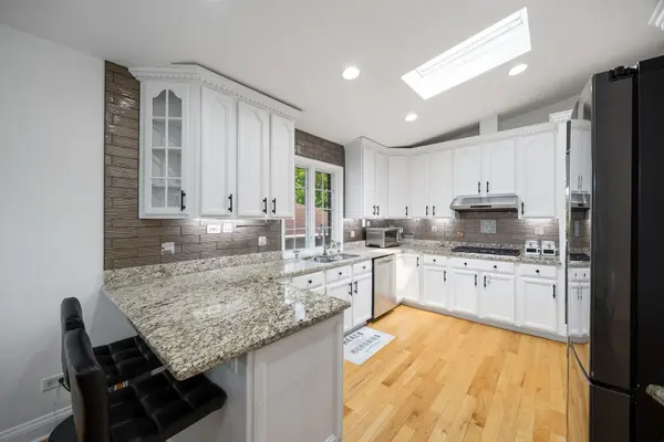 5900 Crain ST, Morton Grove, IL 60053