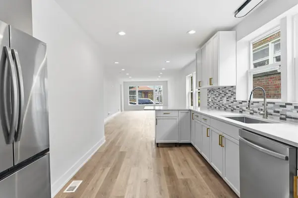 8820 S Ridgeland AVE, Chicago, IL 60617