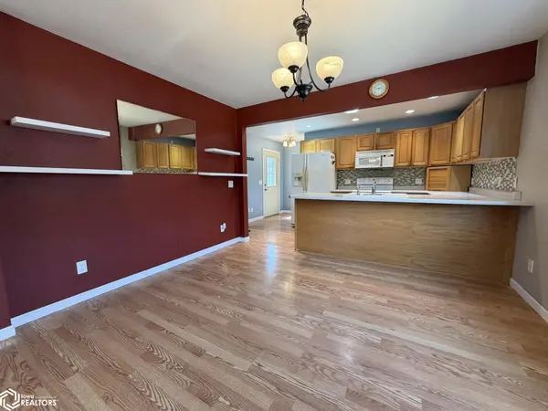 701 E 27th ST, Newton, IA 50208
