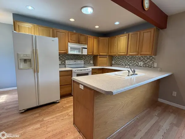 701 E 27th ST, Newton, IA 50208