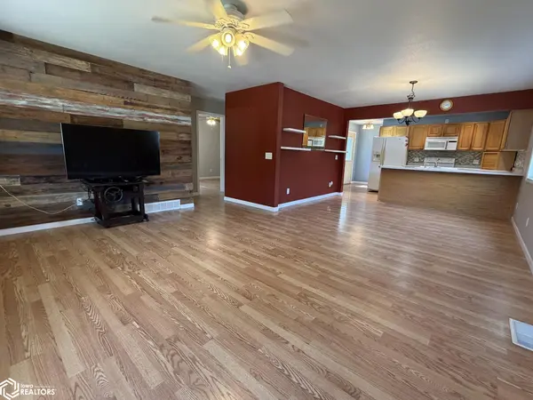 701 E 27th ST, Newton, IA 50208