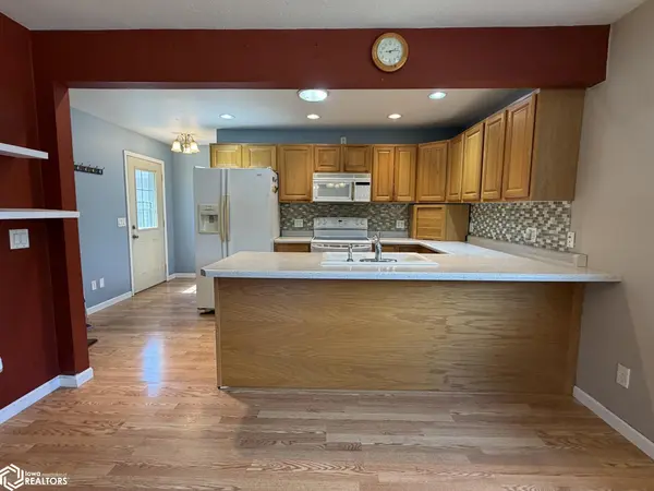 701 E 27th ST, Newton, IA 50208