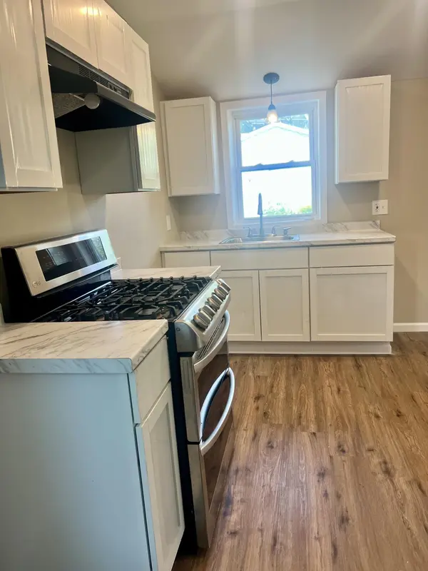 4 Kenworthy ST, Valparaiso, IN 46385