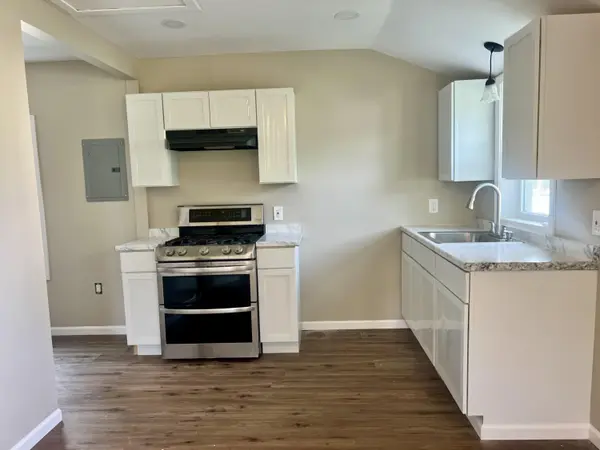 4 Kenworthy ST, Valparaiso, IN 46385