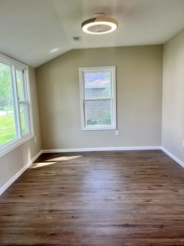 4 Kenworthy ST, Valparaiso, IN 46385