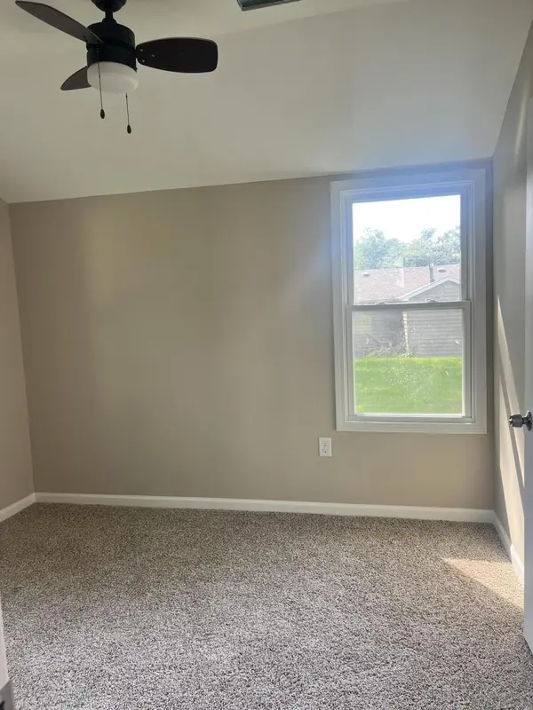 4 Kenworthy ST, Valparaiso, IN 46385