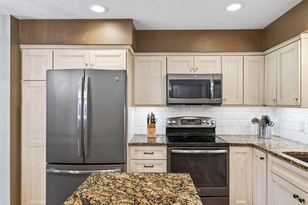 6227 Annapolis LN N, Maple Grove, MN 55311
