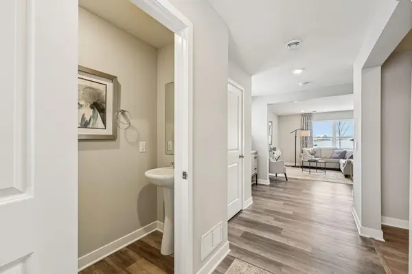 1908 Highview TER, Shakopee, MN 55379