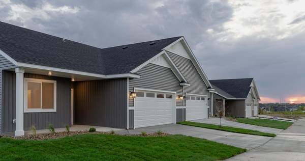 5507 Sundown PL NW, Rochester, MN 55901