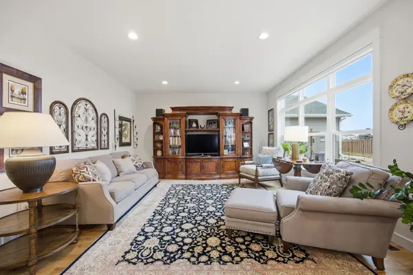 818 Rania WAY W, West Fargo, ND 58078