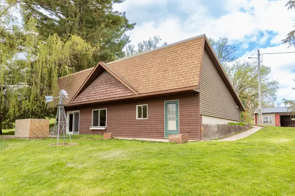 33704 County 25 N, Peterson, MN 55962