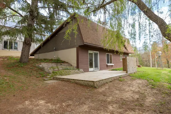 33704 County 25 N, Peterson, MN 55962