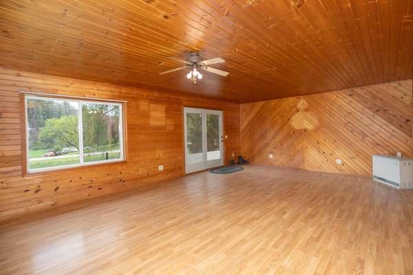 33704 County 25 N, Peterson, MN 55962