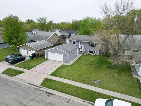 1918 5 AVE E, West Fargo, ND 58078