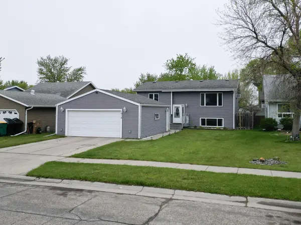 1918 5 AVE E, West Fargo, ND 58078