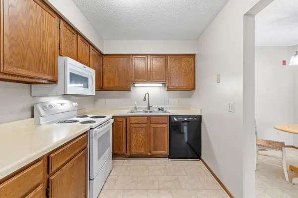 4165 Hilltop PT #105, Eagan, MN 55123
