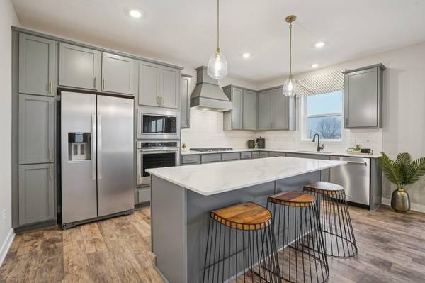 1686 Elbert DR, Shakopee, MN 55379