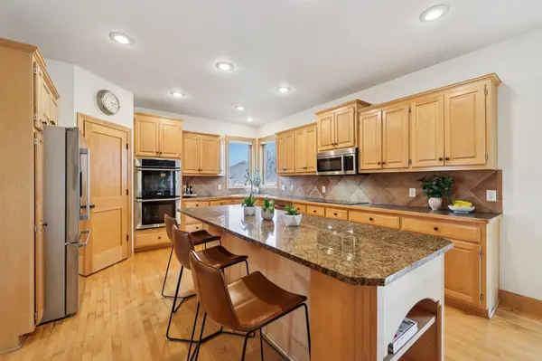 8813 Woodhill DR, Savage, MN 55378