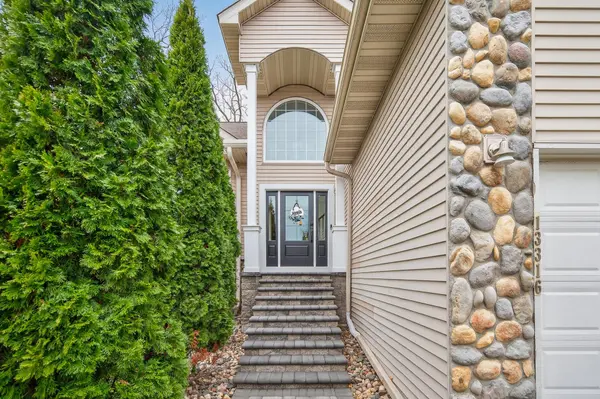 13316 Commonwealth DR, Burnsville, MN 55337