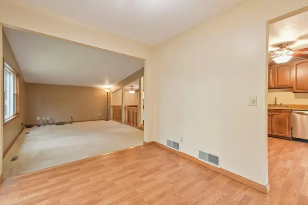 709 74th AVE N, Brooklyn Park, MN 55444