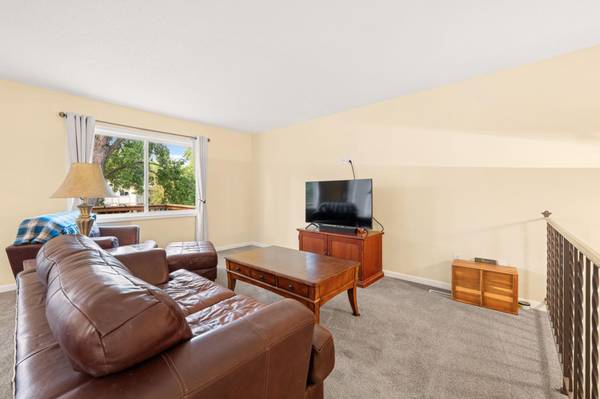 7864 Yucca LN N, Maple Grove, MN 55311