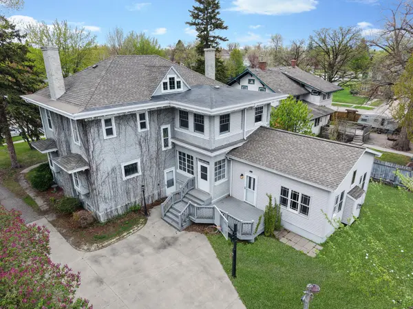 716 N Broadway, Crookston, MN 56716
