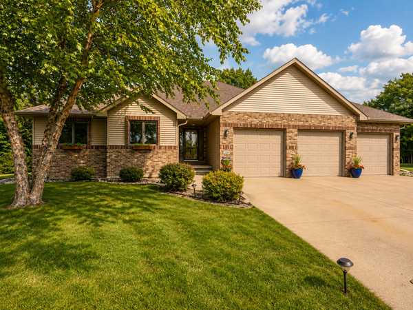 120 Sunburst CIR, Mankato, MN 56001