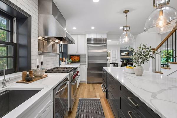 4808 Woodhill WAY, Edina, MN 55424