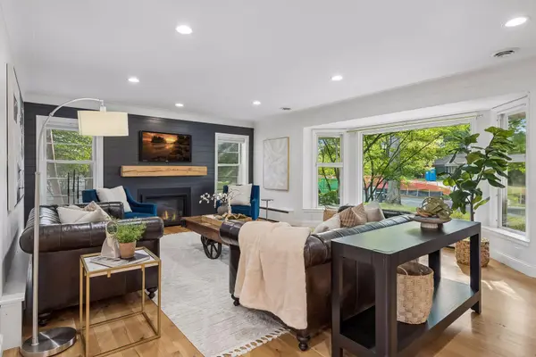 4808 Woodhill WAY, Edina, MN 55424