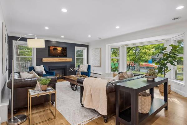 4808 Woodhill WAY, Edina, MN 55424