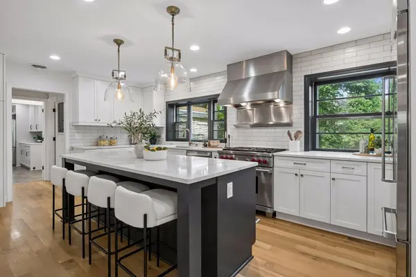 4808 Woodhill WAY, Edina, MN 55424