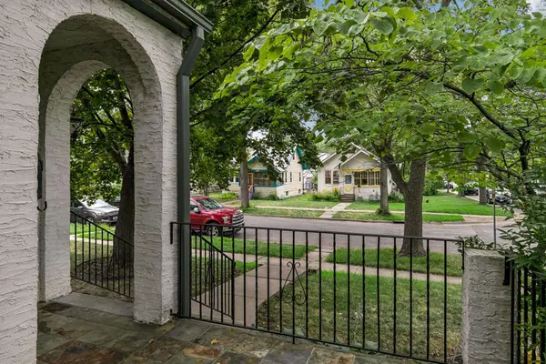 422 Brimhall ST, Saint Paul, MN 55105