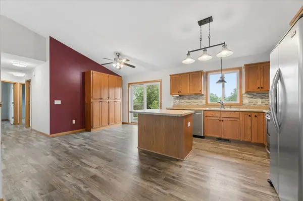 407 66th ST SW, Waverly, MN 55390