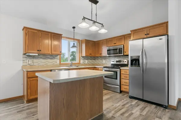 407 66th ST SW, Waverly, MN 55390