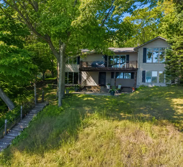 39282 Moonlight Bay TRL, Pelican Rapids, MN 56572