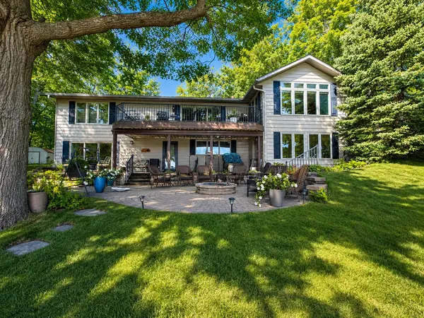 39282 Moonlight Bay TRL, Pelican Rapids, MN 56572