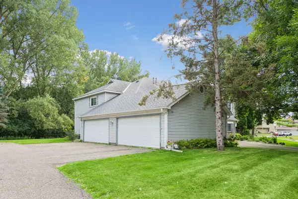 15275 Lesley LN, Eden Prairie, MN 55346