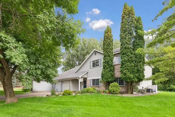 15275 Lesley LN, Eden Prairie, MN 55346