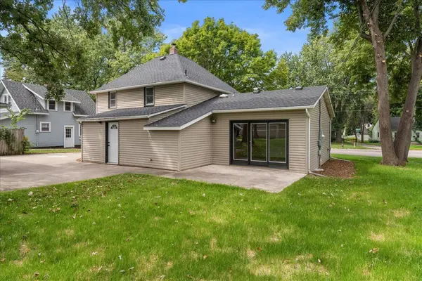 907 Willow ST S, Faribault, MN 55021