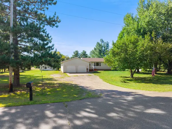25000 Narcissus ST NW, Isanti, MN 55040