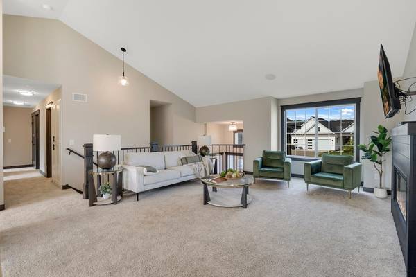 18560 Hexham LN, Lakeville, MN 55044