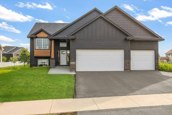 18560 Hexham LN, Lakeville, MN 55044