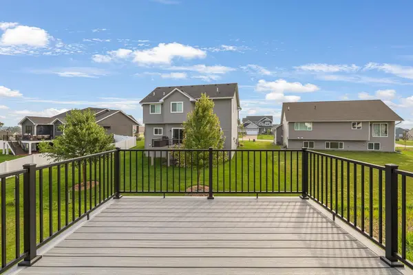 18560 Hexham LN, Lakeville, MN 55044