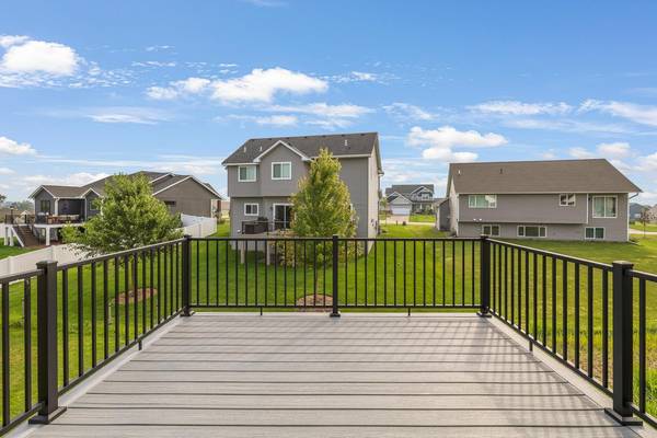 18560 Hexham LN, Lakeville, MN 55044