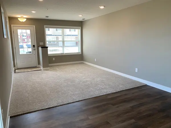 4825 Martingale DR, Woodbury, MN 55129