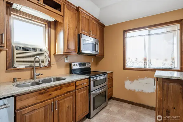 105 Memory LN, Silverlake, WA 98645